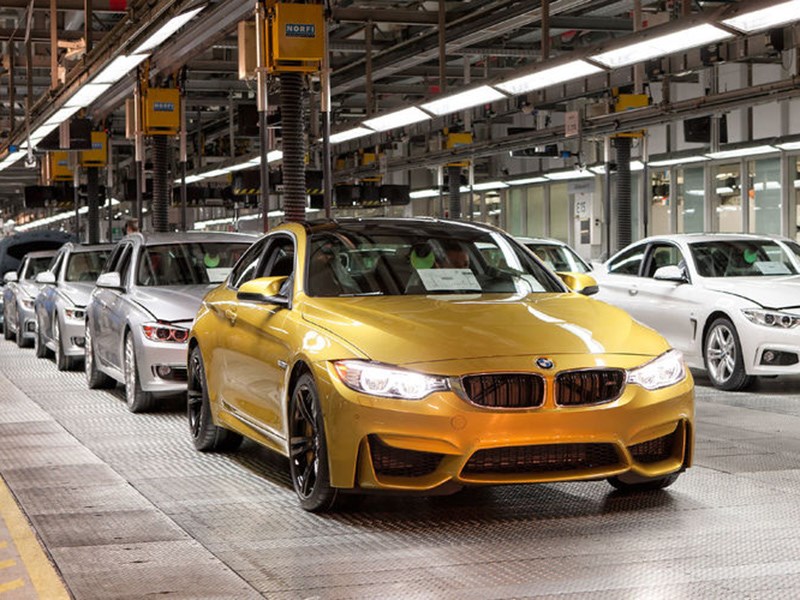 Двое рабочих приостановили производство конвейера BMW на 40 минут