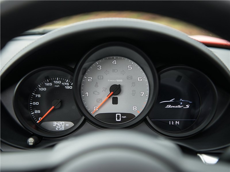 Porsche 718 Boxster 2017 приборная панель