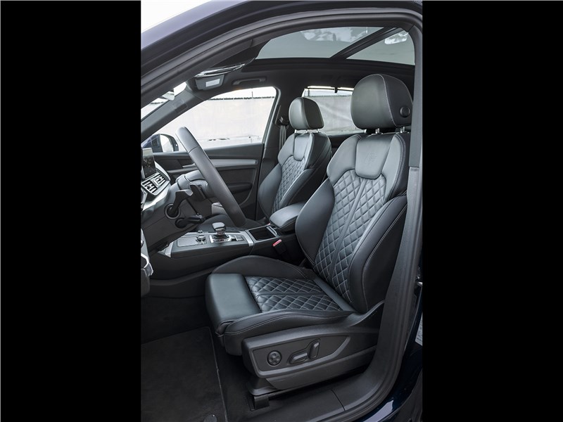 Audi Q5 2017 передние кресла