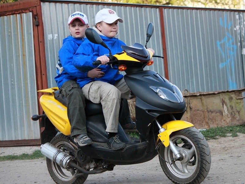 Вводится новая категория водительских прав для управления мопедами, скутерами и квадроциклами