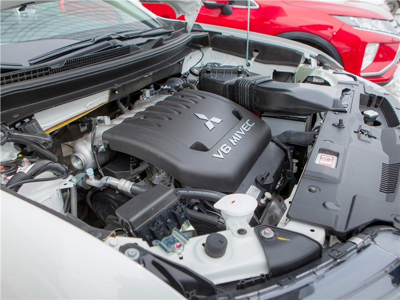 Mitsubishi Outlander GT 2018 двигатель