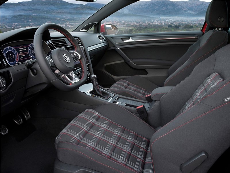 Volkswagen Golf GTI 2017 передние кресла