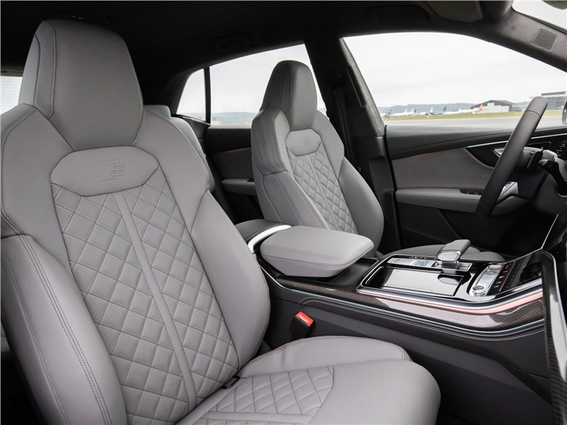 Audi SQ8 TDI 2020 передние кресла