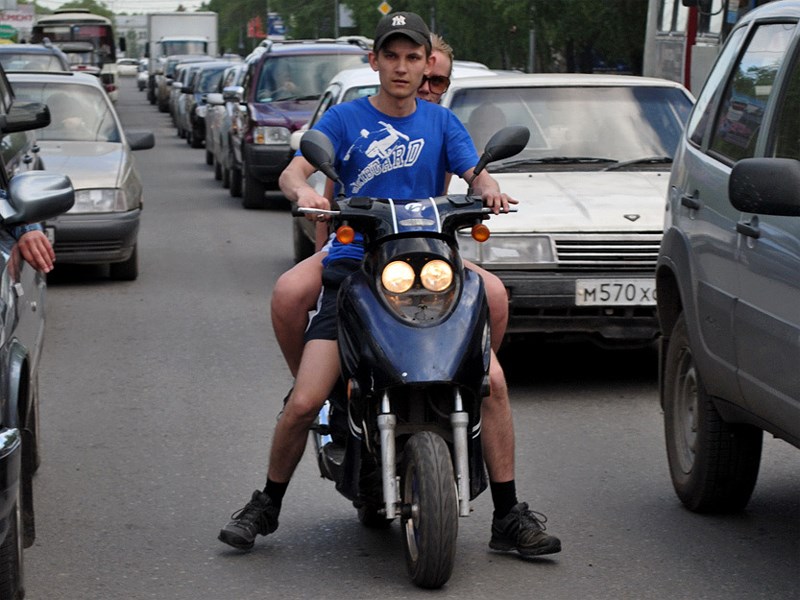Скутеры в России могут запретить до введения прав на их управление