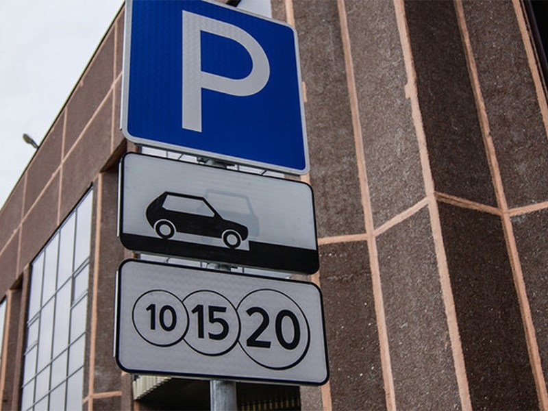 Мэр Москвы заявил о регулировании цен на парковку