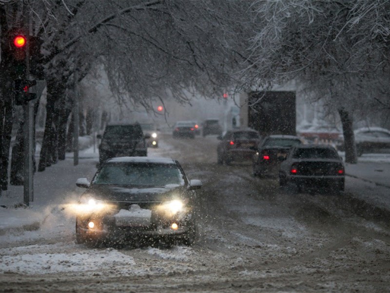 Власти Москвы предупредили водителей о метели