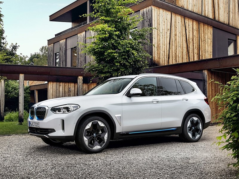 BMW X3 официально стал электромобилем
