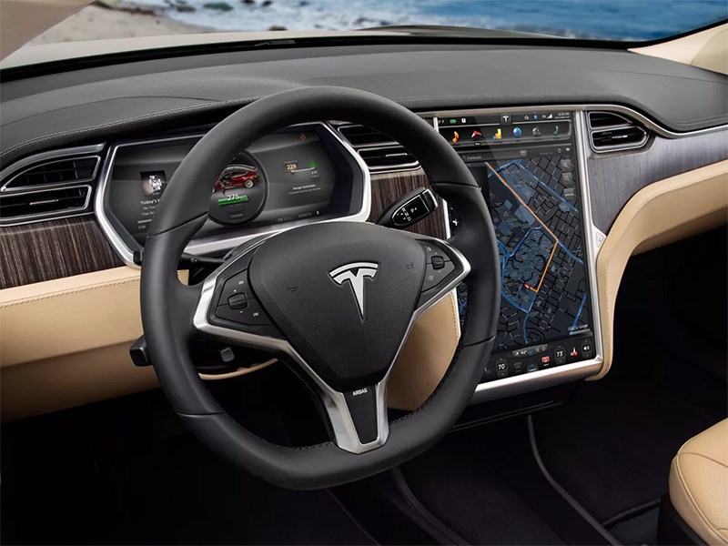 Автомобиль Tesla станет персональным секьюрити 