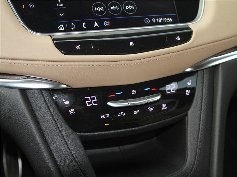 Cadillac XT5 2020 управление «климатом»