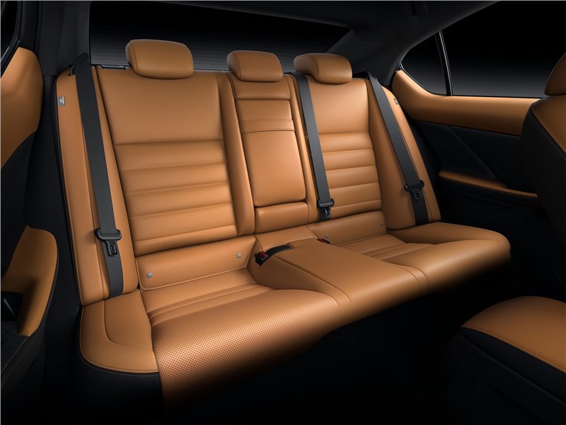 Lexus IS (2021) задний диван