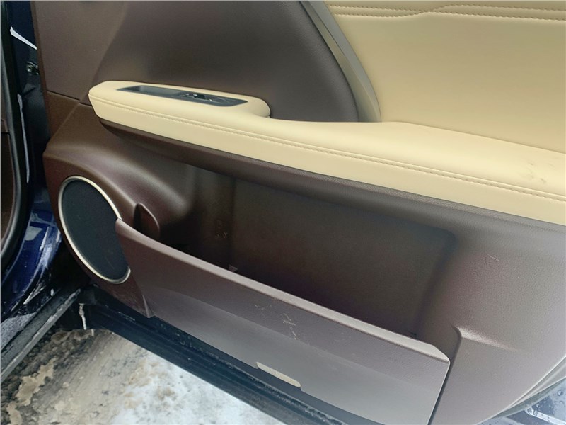Lexus RX (2020) дверь