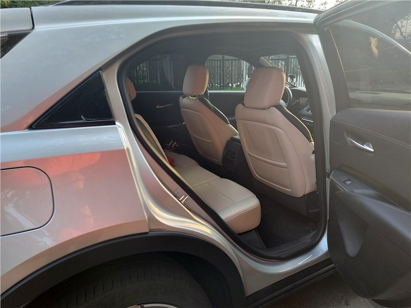 Cadillac XT4 (2019) второй ряд