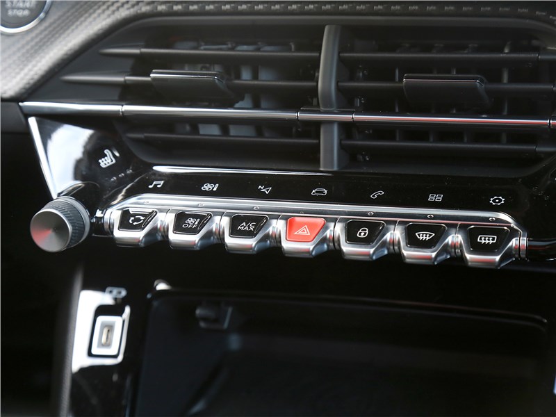 Peugeot 2008 (2020) кнопки