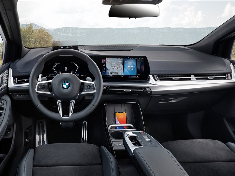 BMW 2-Series Coupe (2022) салон