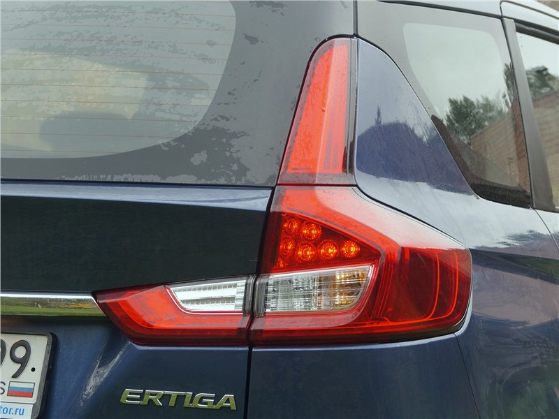 Suzuki Ertiga (2022) задний фонарь