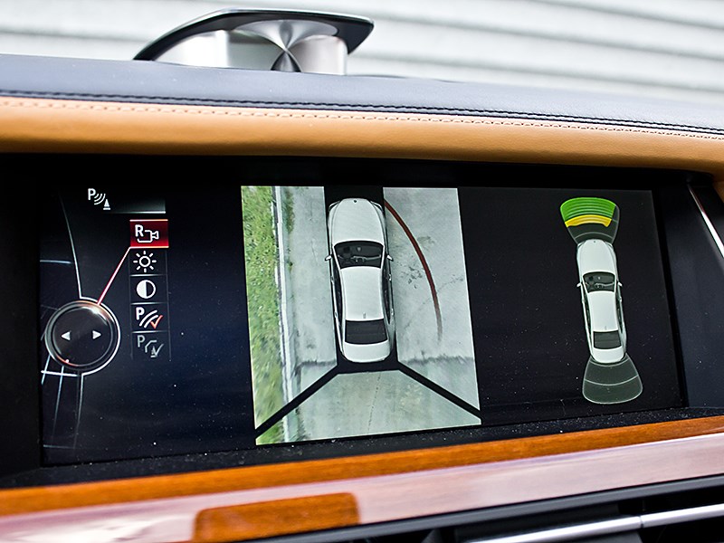 BMW 7 series 2013 система кругового обзора