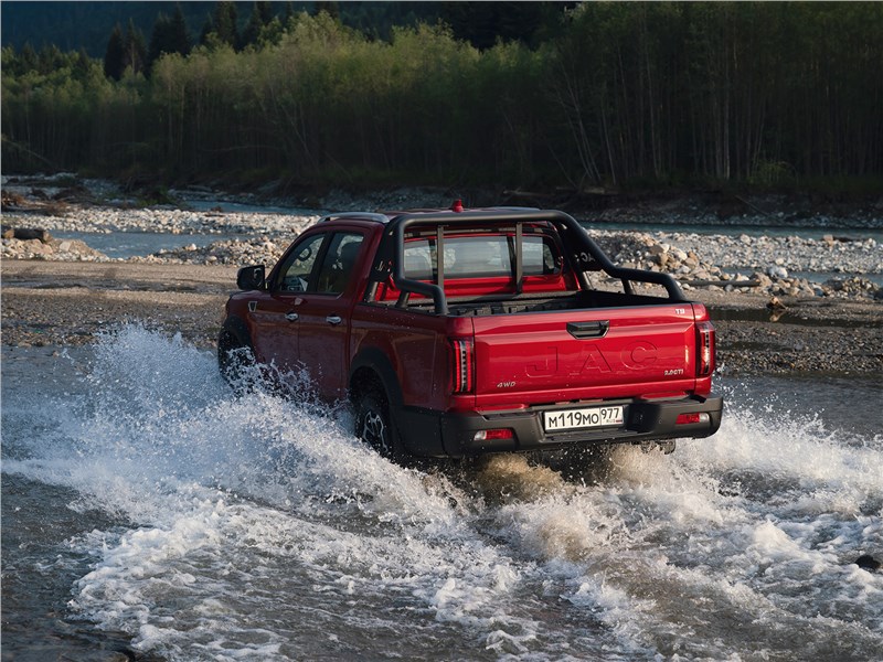 JAC T9 (2024) вид сзади