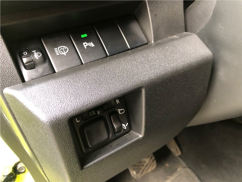 Suzuki Jimny Nomad (2024) кнопки