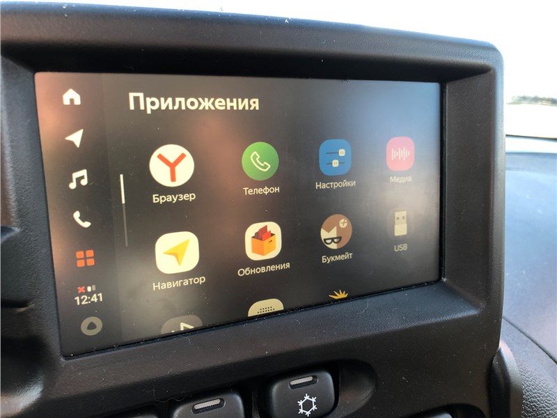 Lada Niva Travel (2025) монитор
