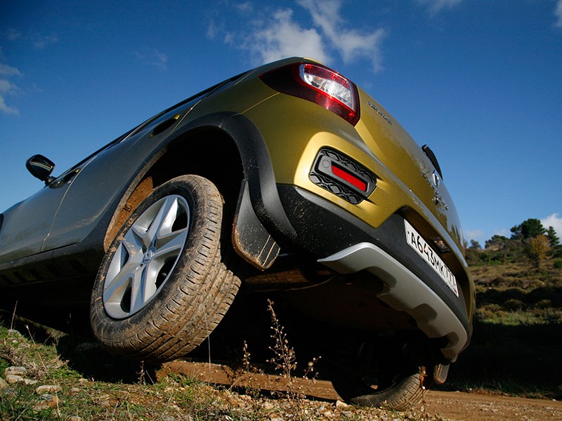 Renault Sandero Stepway 2015 вид сзади