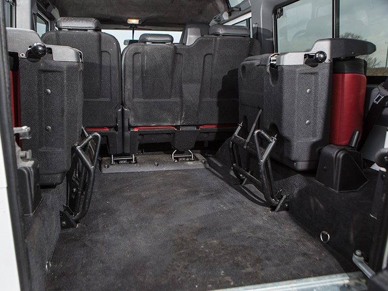 Land Rover Defender 110 2012 багажное отделение