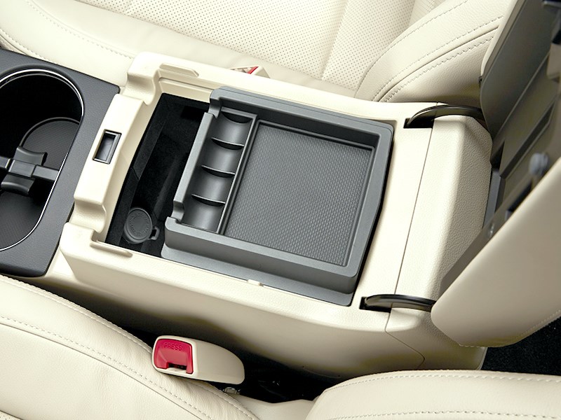 Subaru Outback 2015 ящик между передними креслами