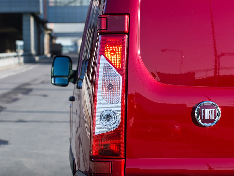 Fiat Scudo Cargo 2014 задний фонарь