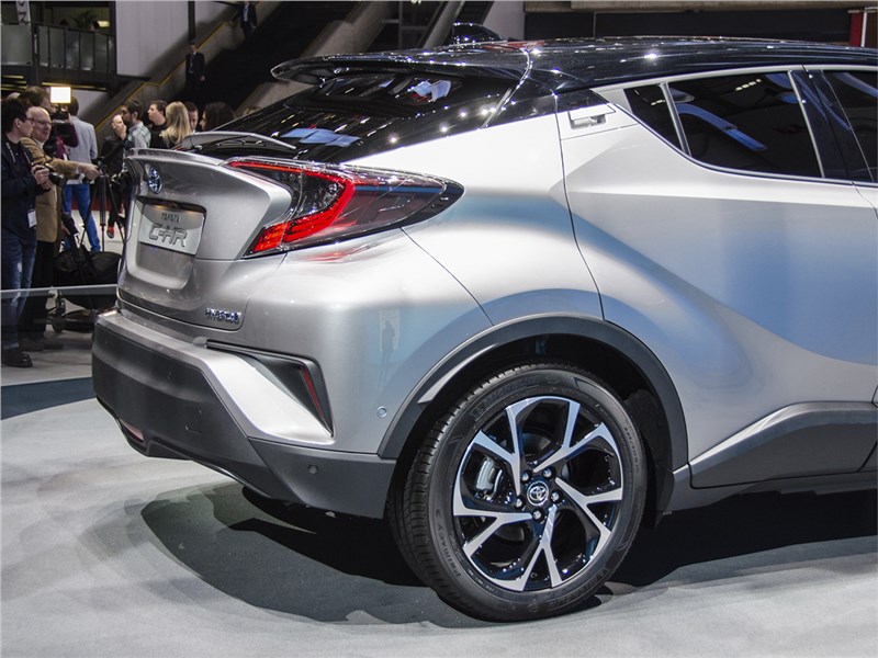 Toyota C-HR 2016 вид задний фонарь