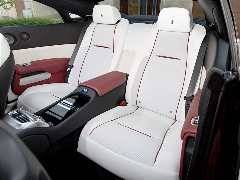 Rolls-Royce Wraith 2013 кресла для пассажиров