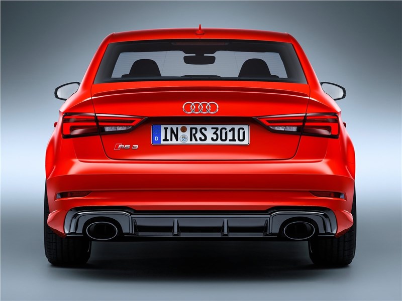 Audi RS3 Sedan 2017 вид сзади