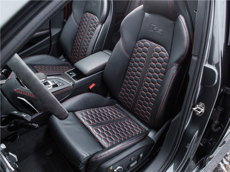 Audi RS4 Avant 2018 передние кресла