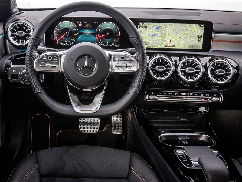 Mercedes-Benz CLA 2020 салон