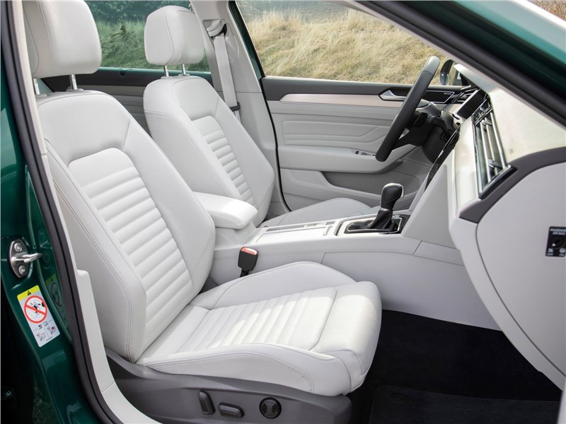 Volkswagen Passat Alltrack 2020 передние кресла