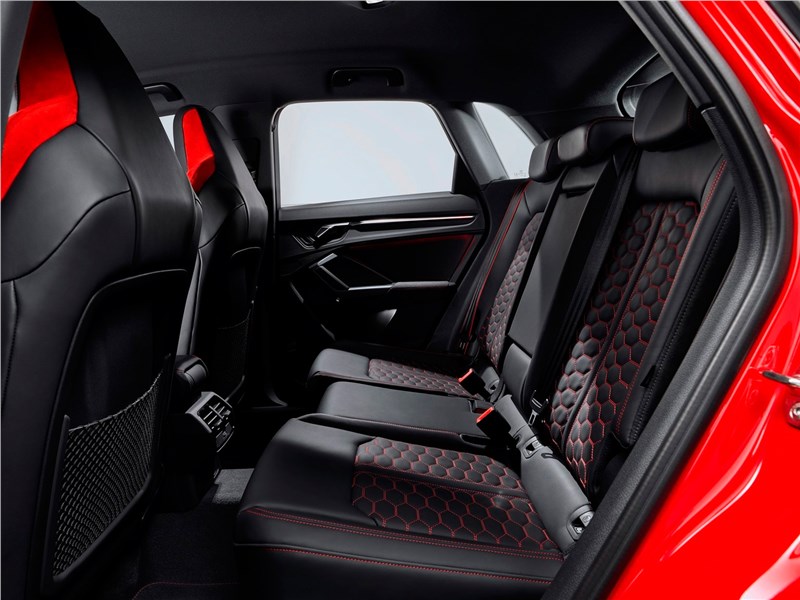 Audi RS Q3 2020 задний диван