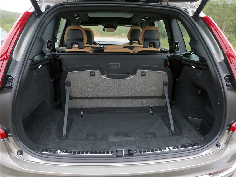 Volvo XC90 2020 багажное отделение