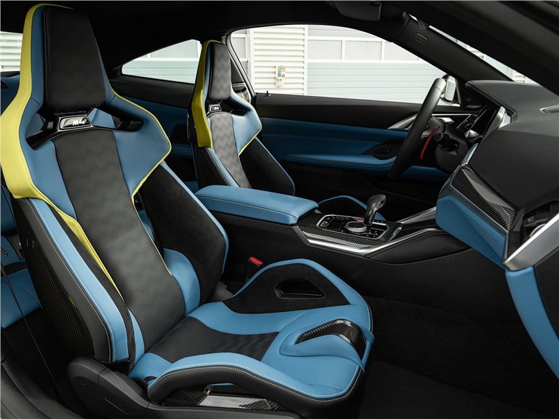 BMW M4 Coupe Competition (2021) передние кресла