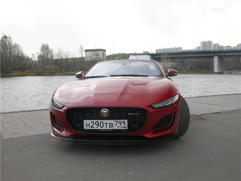 Jaguar F-Type Convertible (2021) вид спереди