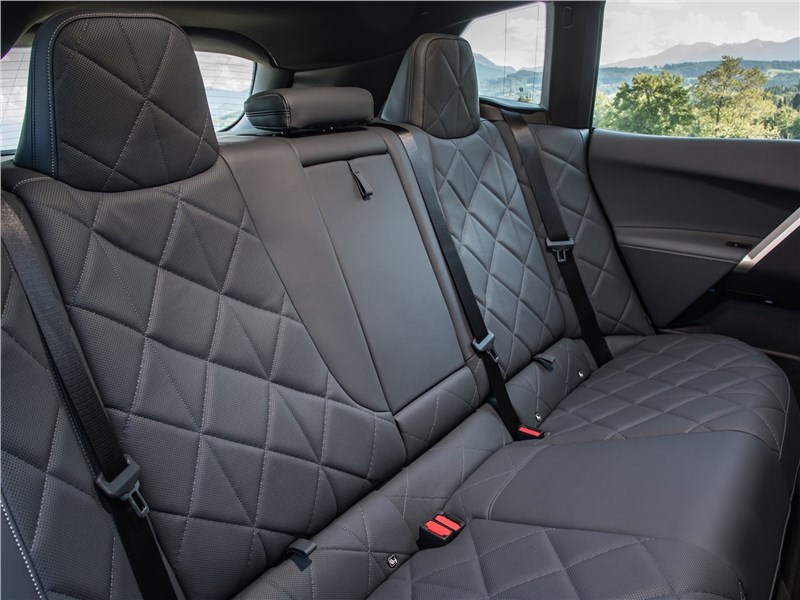 BMW iX xDrive50 (2022) задний диван