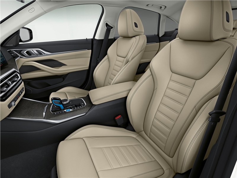 BMW i4 (2022) передние кресла