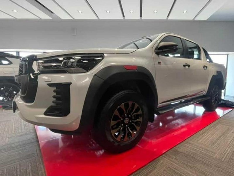 Toyota представила заряженный Hilux GR Sport