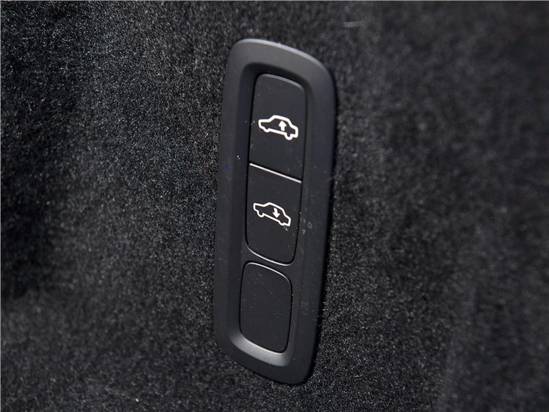 Volvo XC60 (2018) кнопки
