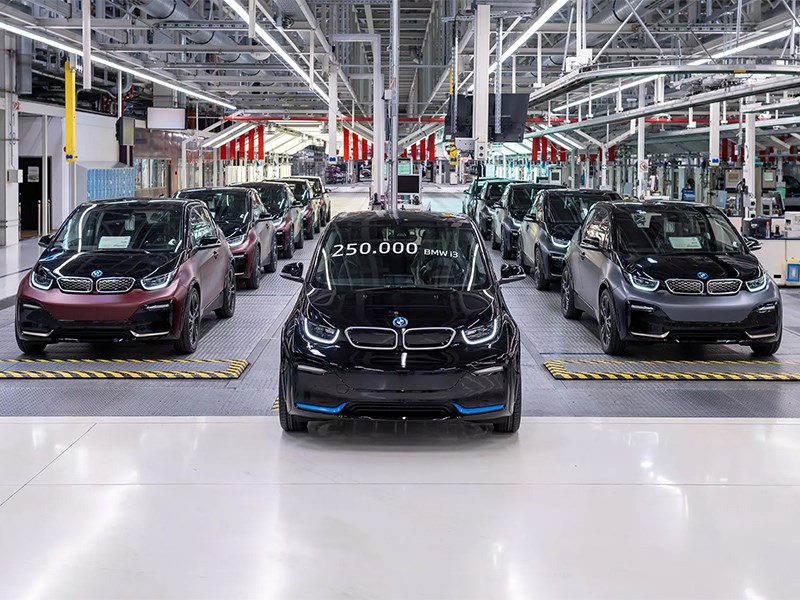 BMW сняла с производства электрокар i3