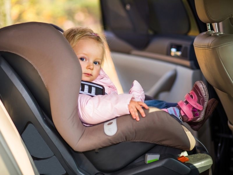 Для перевозки детей в машине не будут требовать специальных кресел