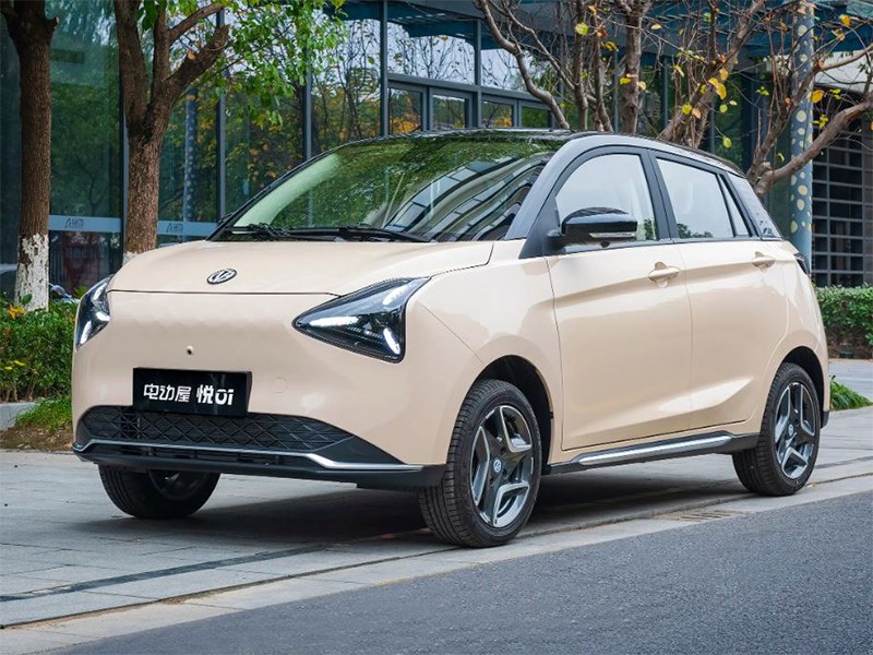 На китайский рынок вышел новый недорогой электромобиль Yue 01 