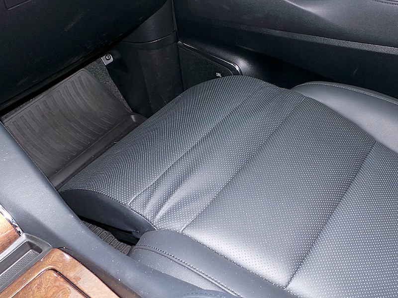 Toyota Alphard 2015 выдвижная опора для ног OTTOMAN