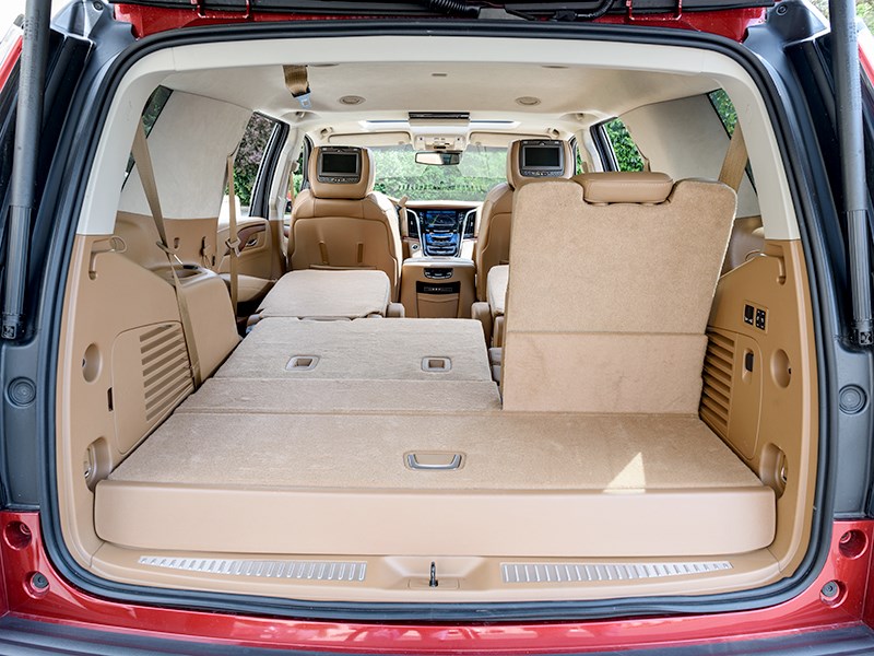 Cadillac Escalade 2015 багажное отделение