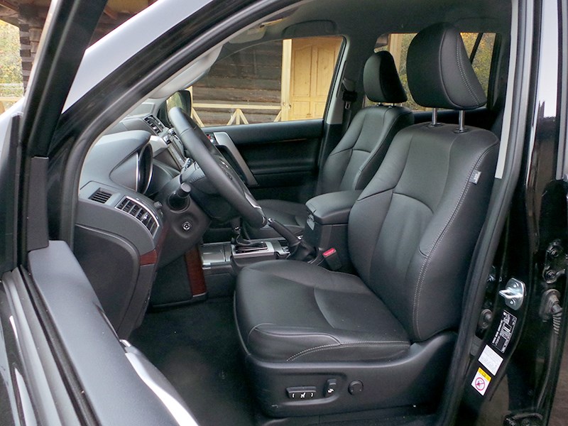 Toyota Land Cruiser Prado 2014 передние кресла