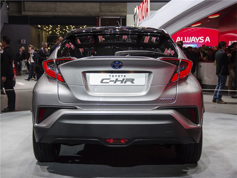 Toyota C-HR 2016 вид сзади