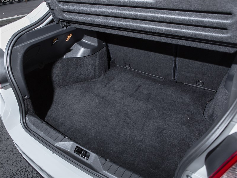 Lada Granta Liftback 2014 багажное отделение