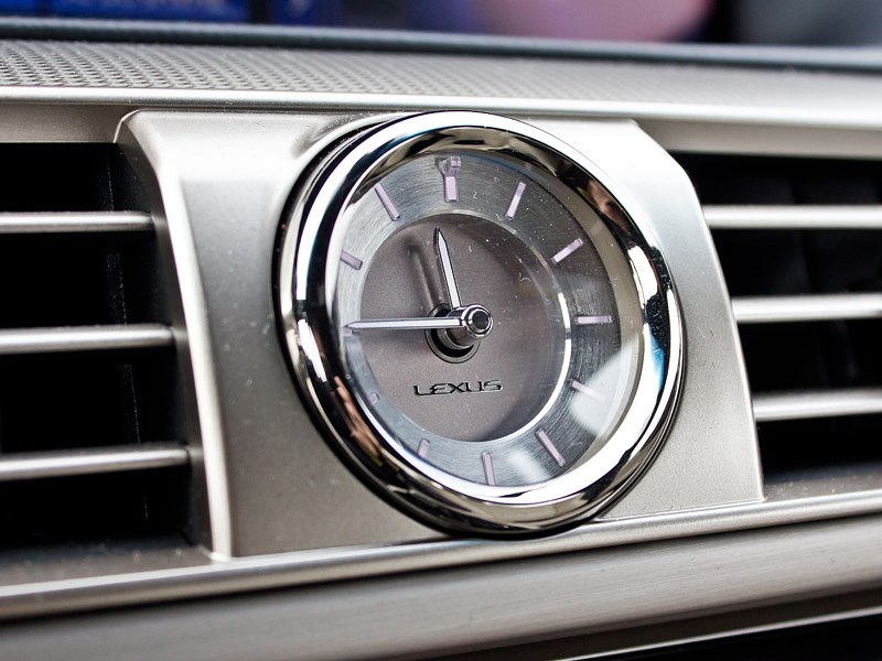 Lexus LS 600h F Sport 2012 часы